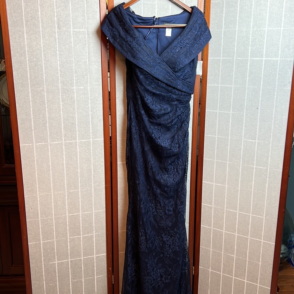 La Femme Portrait Neck Lace Gown - Picture 3 of 6